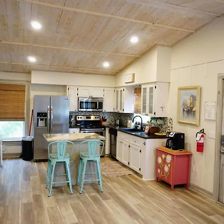 Ami Beach Shack